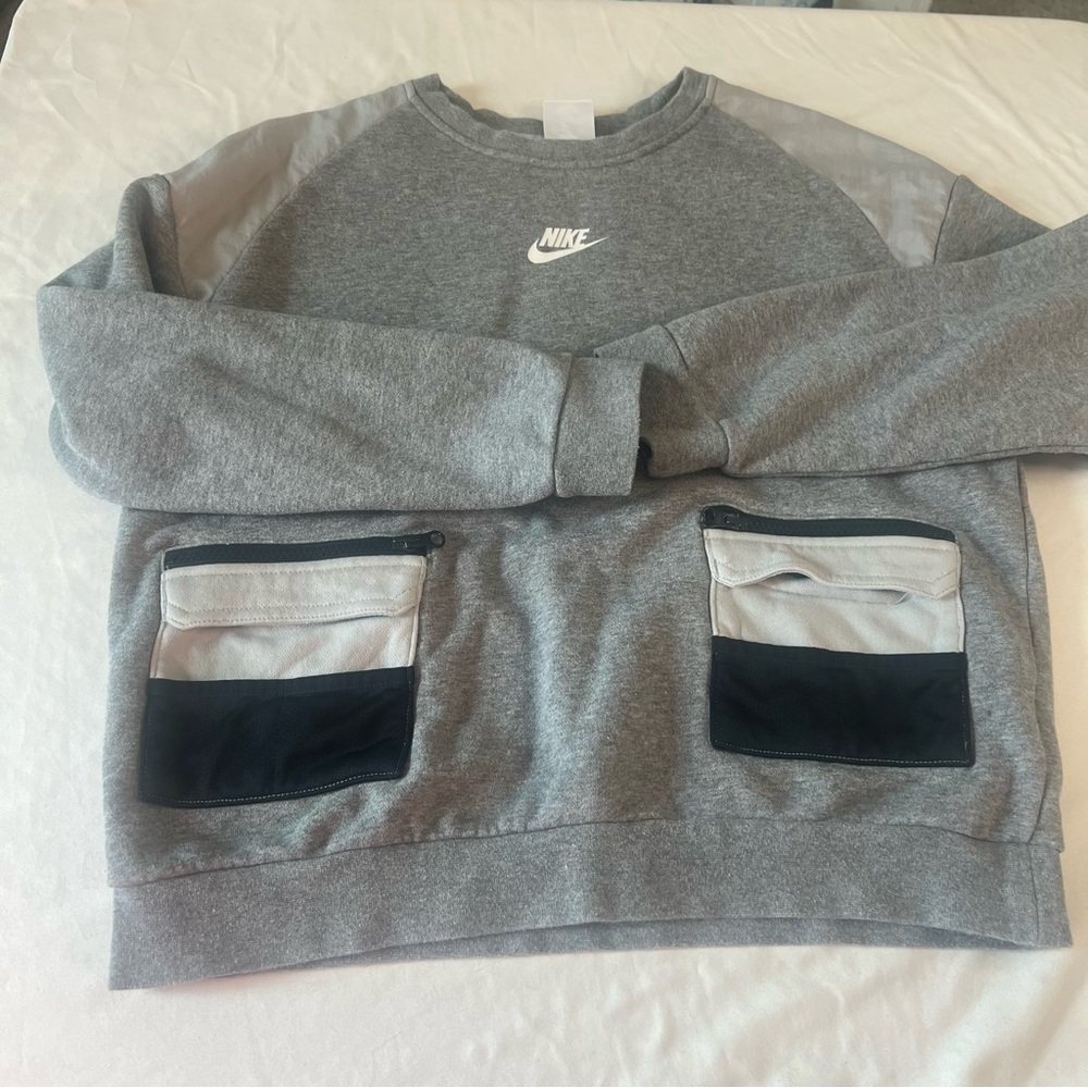 Nike Kids Gray Sweatshirt with Black and White Pockets‎